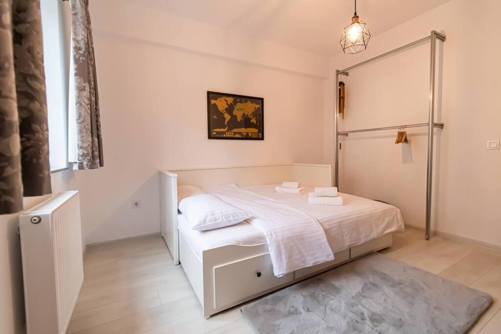 Arte - 2 Bedroom Apartment Near Coresi Mall With Free Parking Brașov Exterior foto
